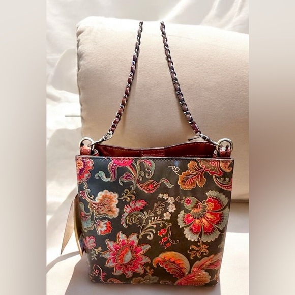 Patricia Nash Handbags - MWT Patricia Nash Leather Ledra Bucket Bag in Italian Floral Paisley